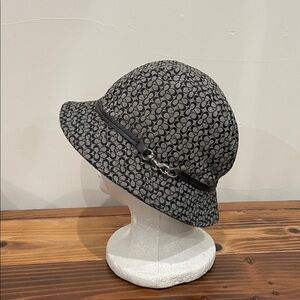 Coach Signature Bucket Hat for Sale up to 90% Off: Poshmark display picture 2